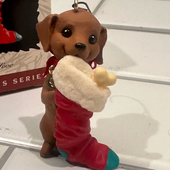 Hallmark 1996 “Puppy Love” Ornament - Picture 2 of 8